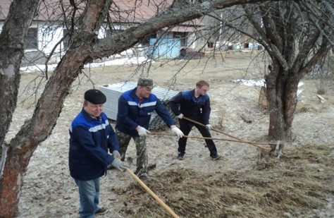 Военные коммунальщики ЖКС №9 активно участвуют в городских субботниках