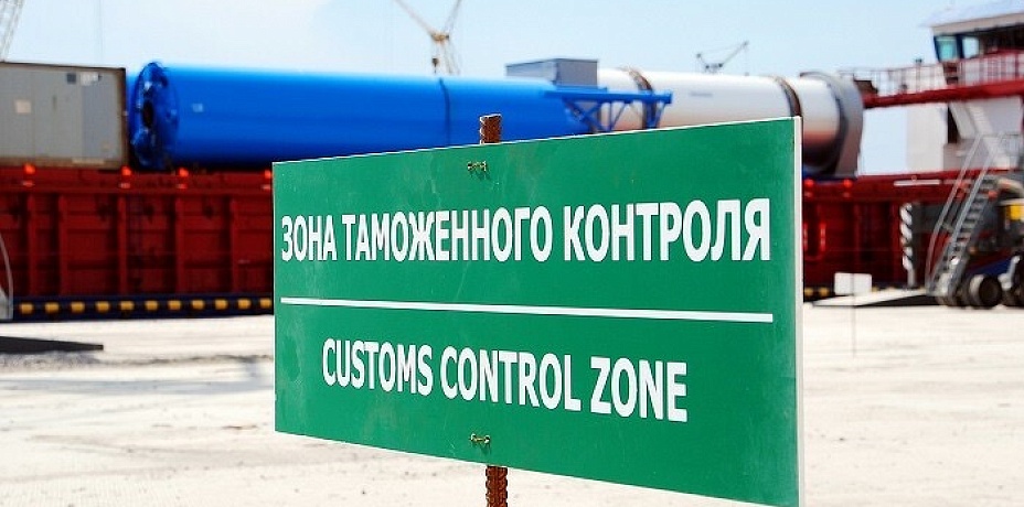 Челябинские таможенники перехватили крупную сумму незадекларированных рублей у авиапассажира.