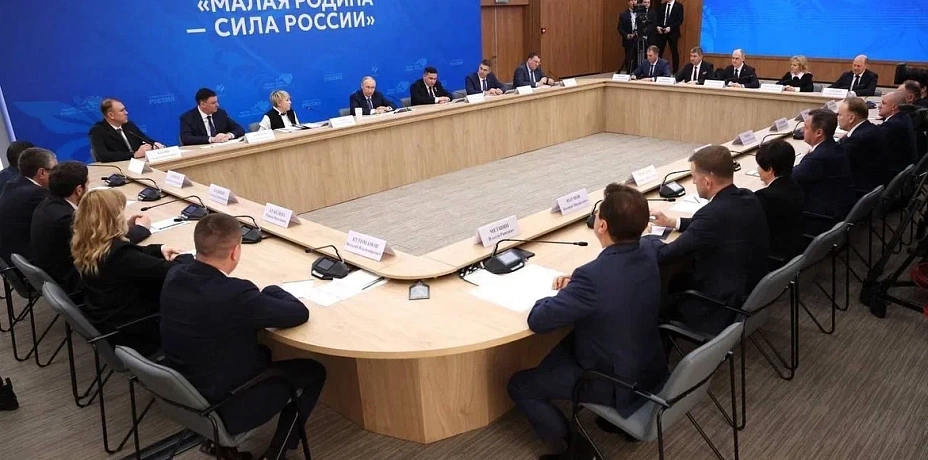 Президент России вручил премию «Служение»