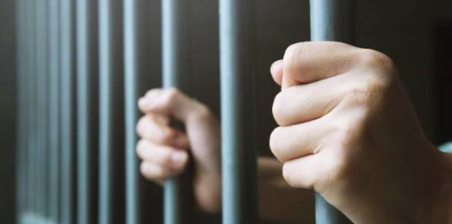 Челябинские полицейский поймали мужчин, оплачивавших покупки сувенирными купюрами